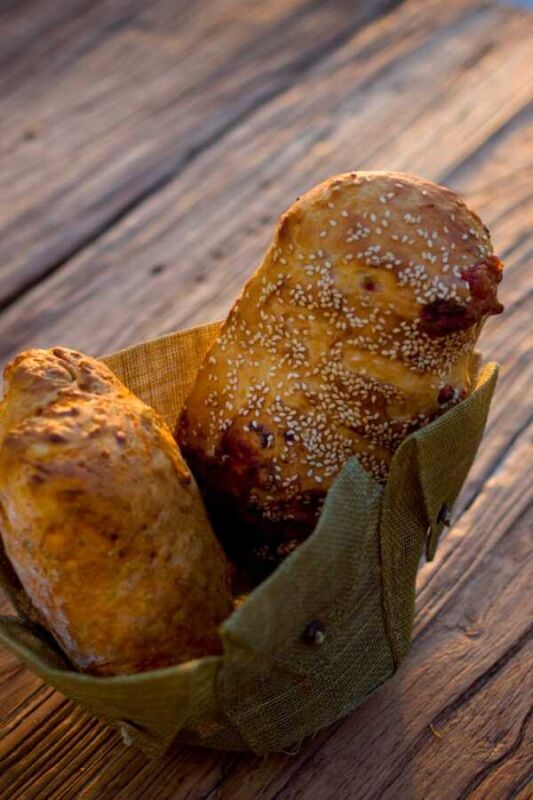 İki Peynirli Şekilsiz Ekmek Tarifi - 1