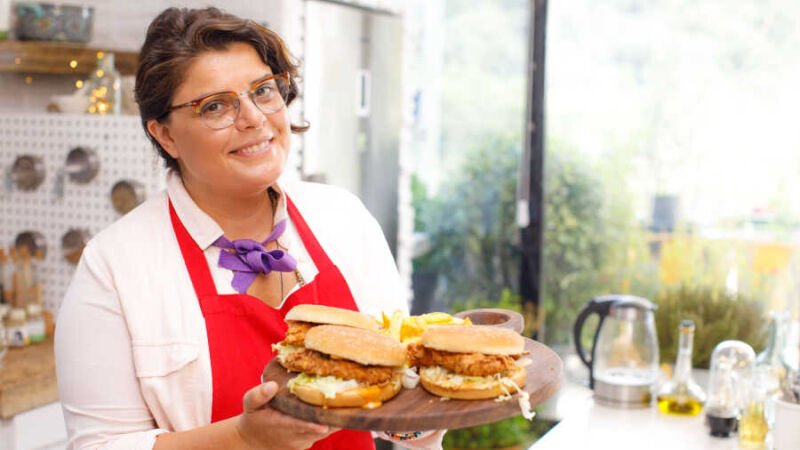 KFC Zinger Burger (Challenge) Meydan Okuması | Evde Daha Ucuz ve Hızlı Zinger Burger Tarifi - 1